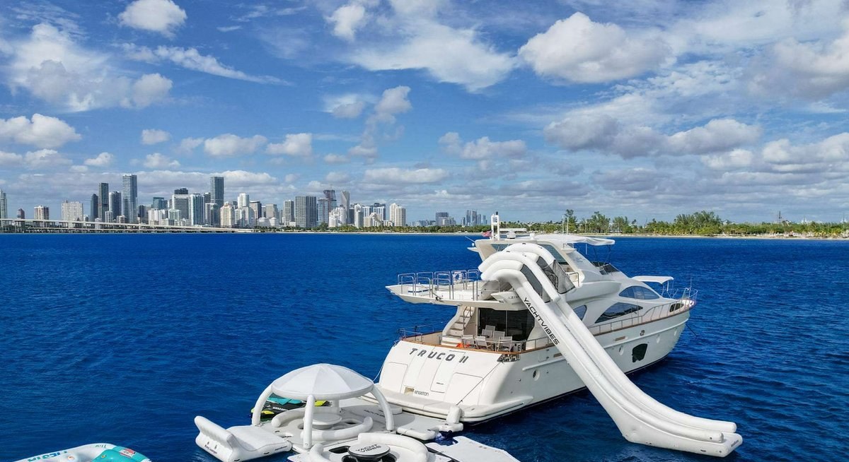 TRUCO II yacht charter 5