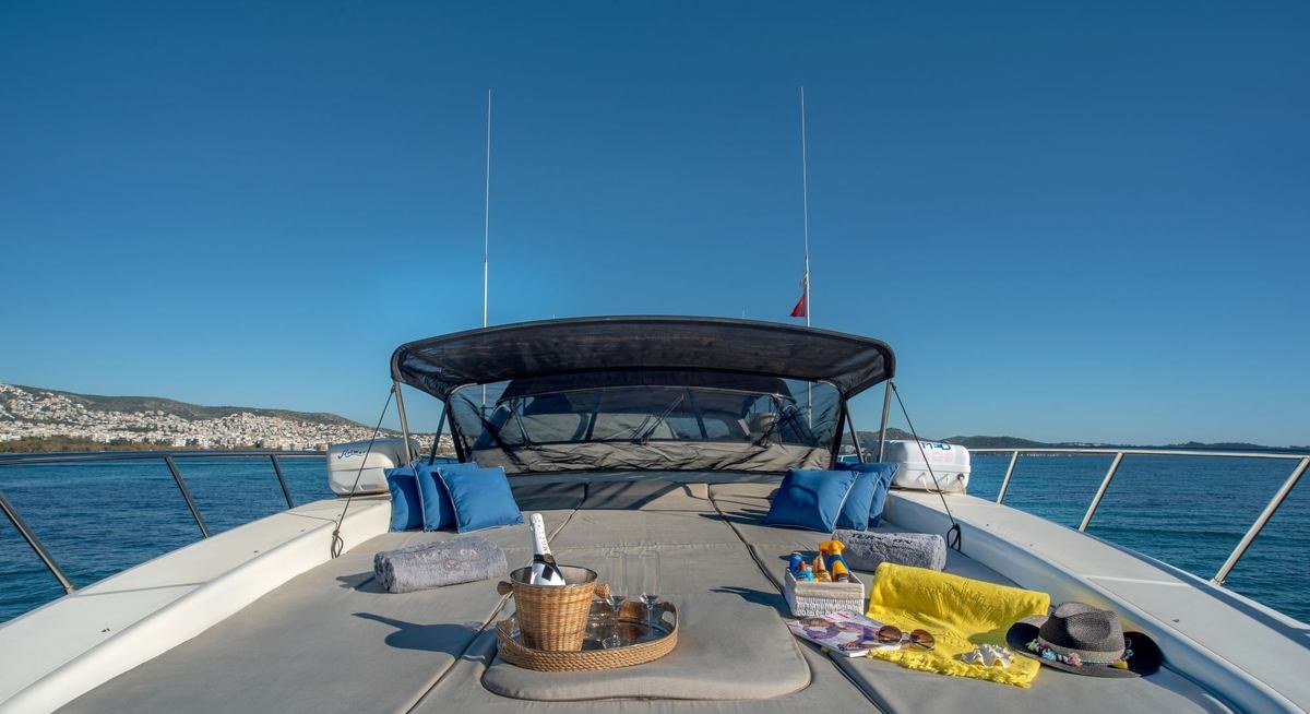 TURN ON yacht charter 2