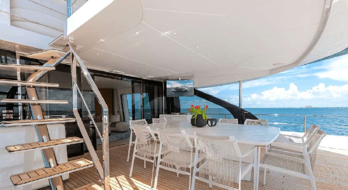 TYCOON yacht charter 4