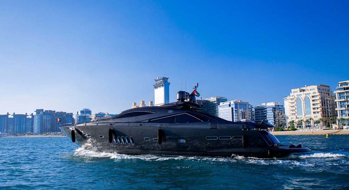 UD30 yacht charter 3