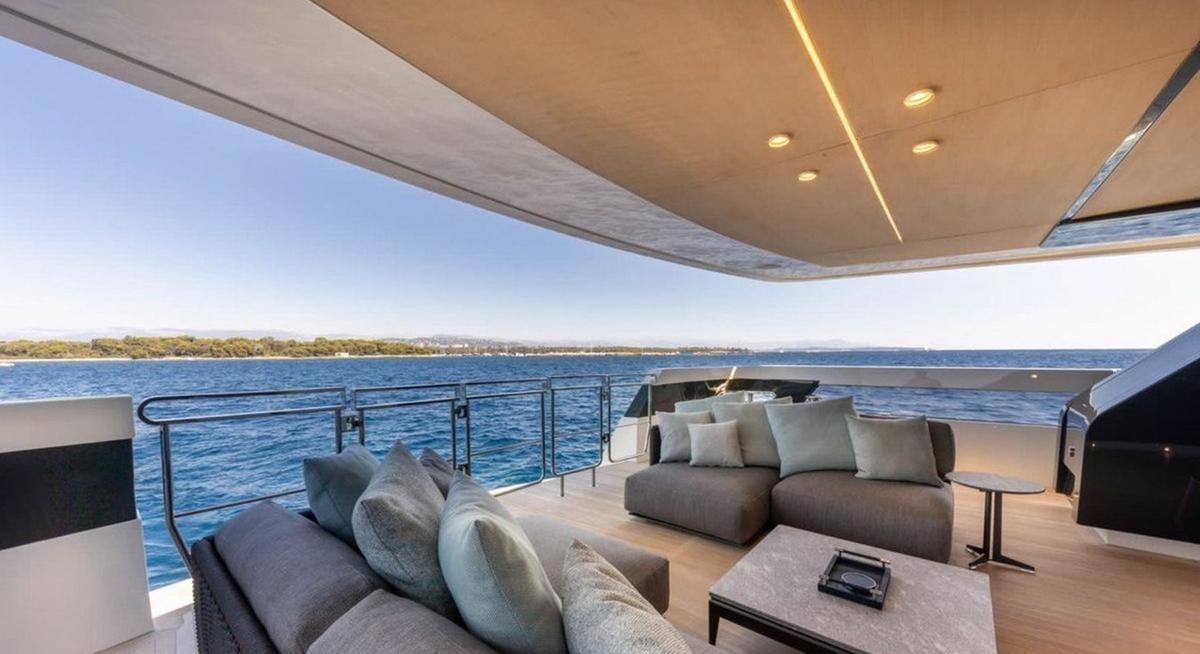 UILIA yacht charter 4