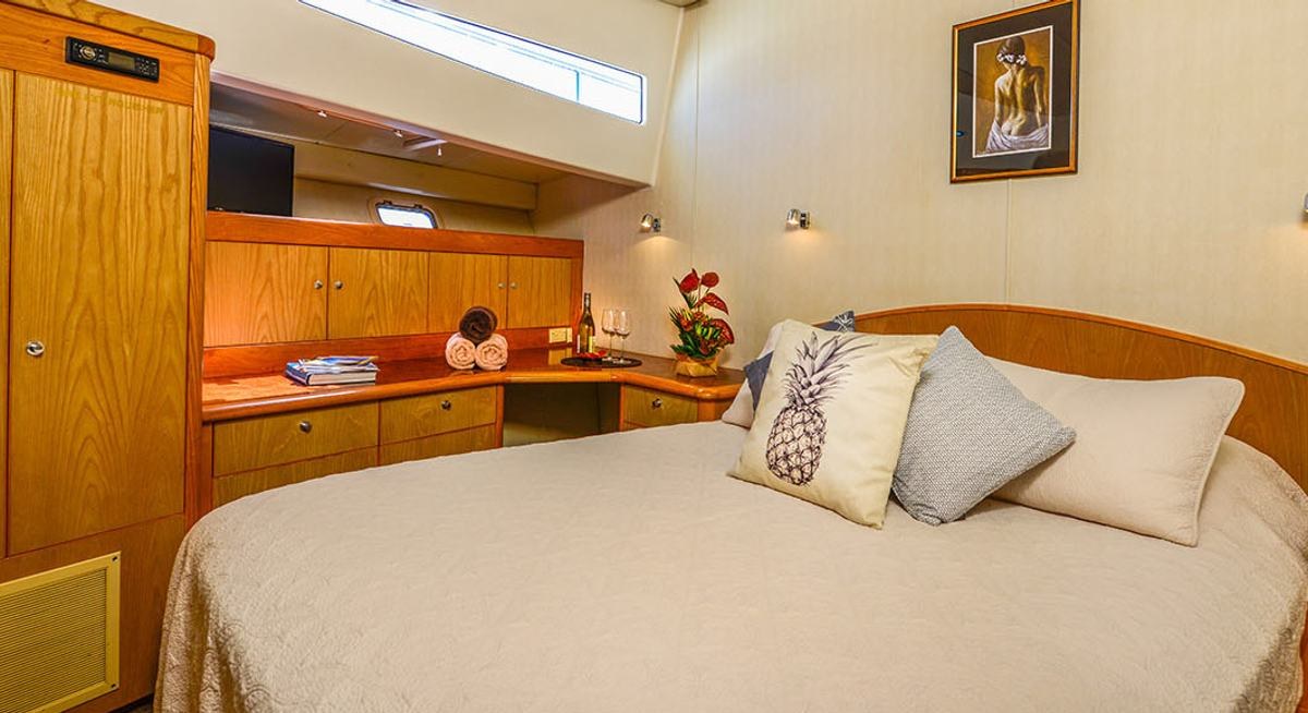 ULTIMATE LADY yacht charter 5