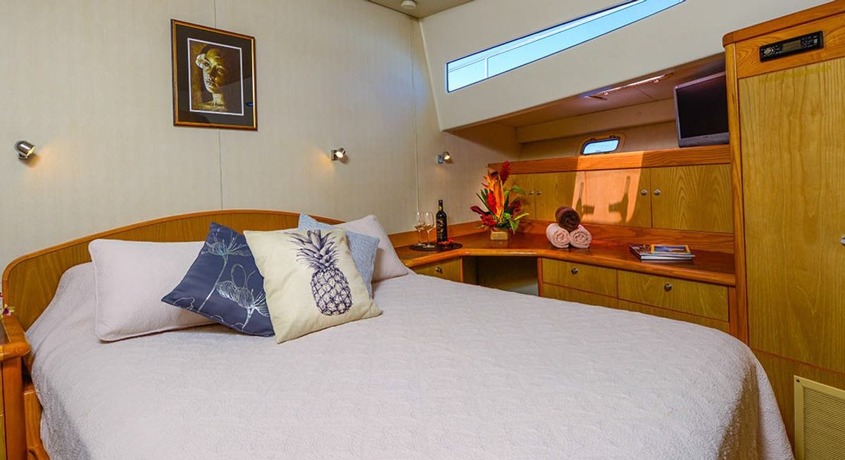 ULTIMATE LADY yacht charter 4