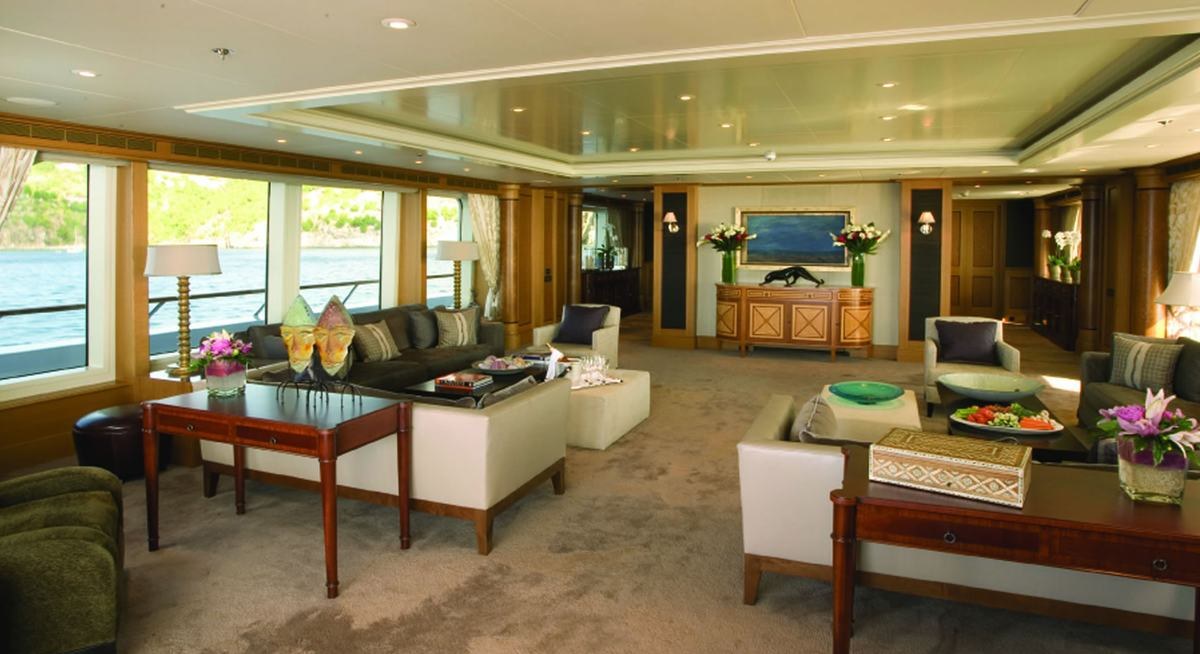 UTOPIA yacht charter 5