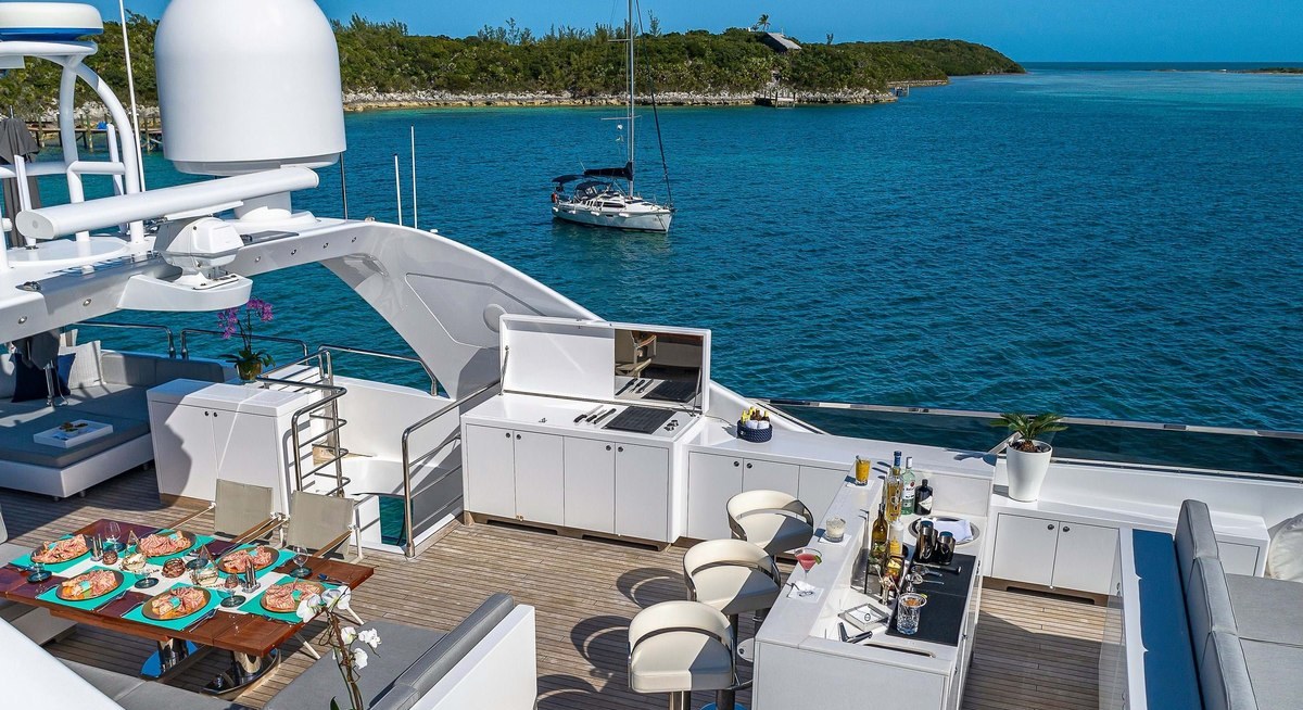 VALERIE yacht charter 4