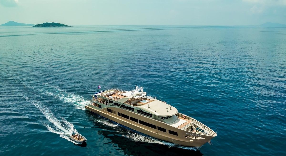 VANORA yacht charter 1