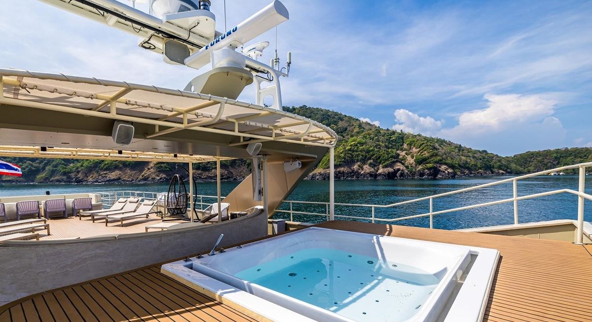 VANORA yacht charter 3