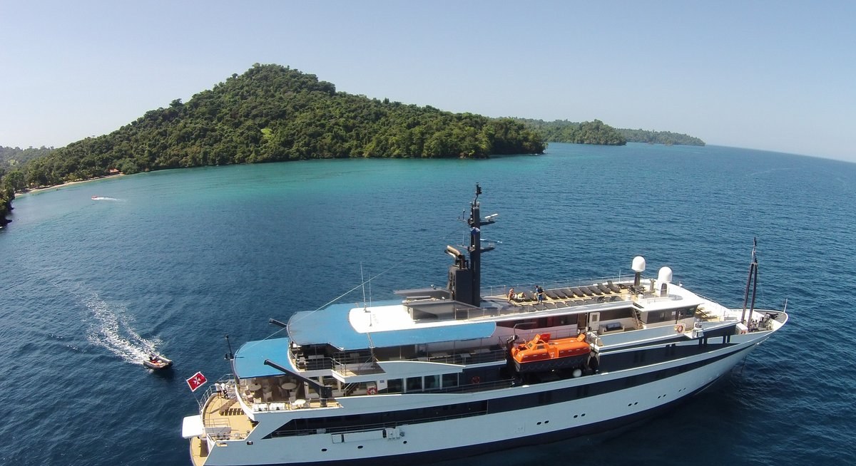 VARIETY VOYAGER YACHT CHARTER yacht charter