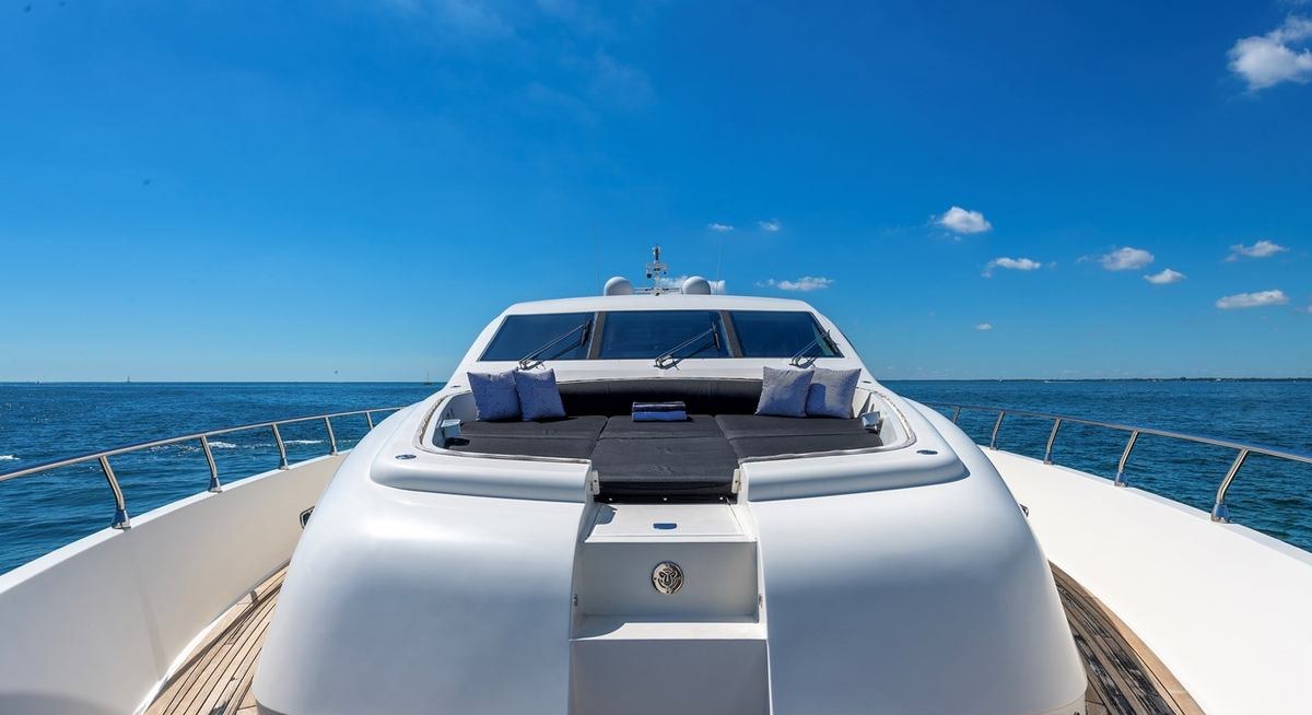 VENTURE yacht charter 2