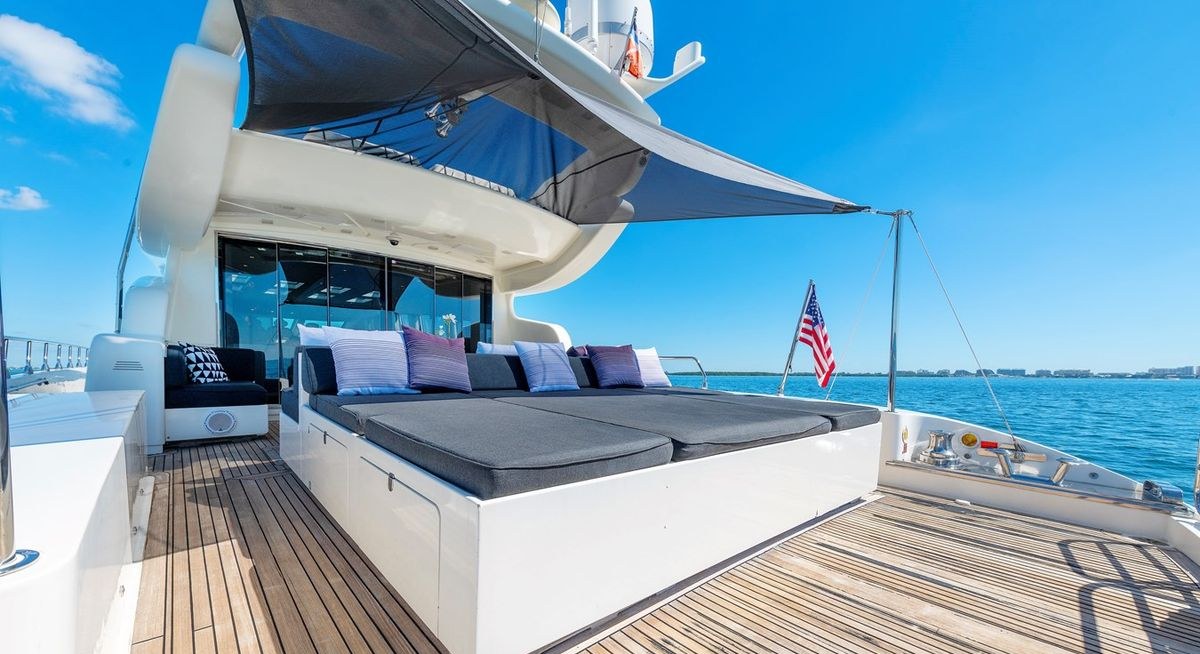 VENTURE yacht charter 3