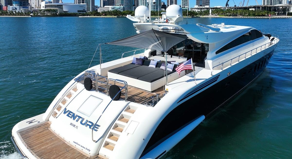 VENTURE yacht charter 5