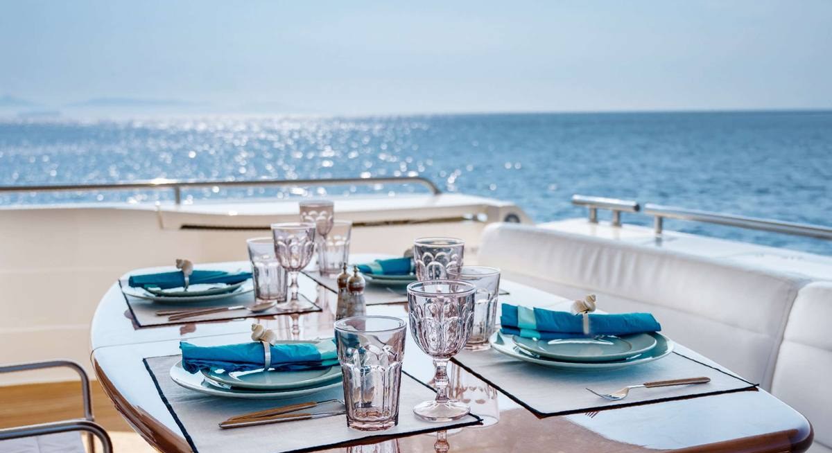 VENTUS 21 yacht charter 3
