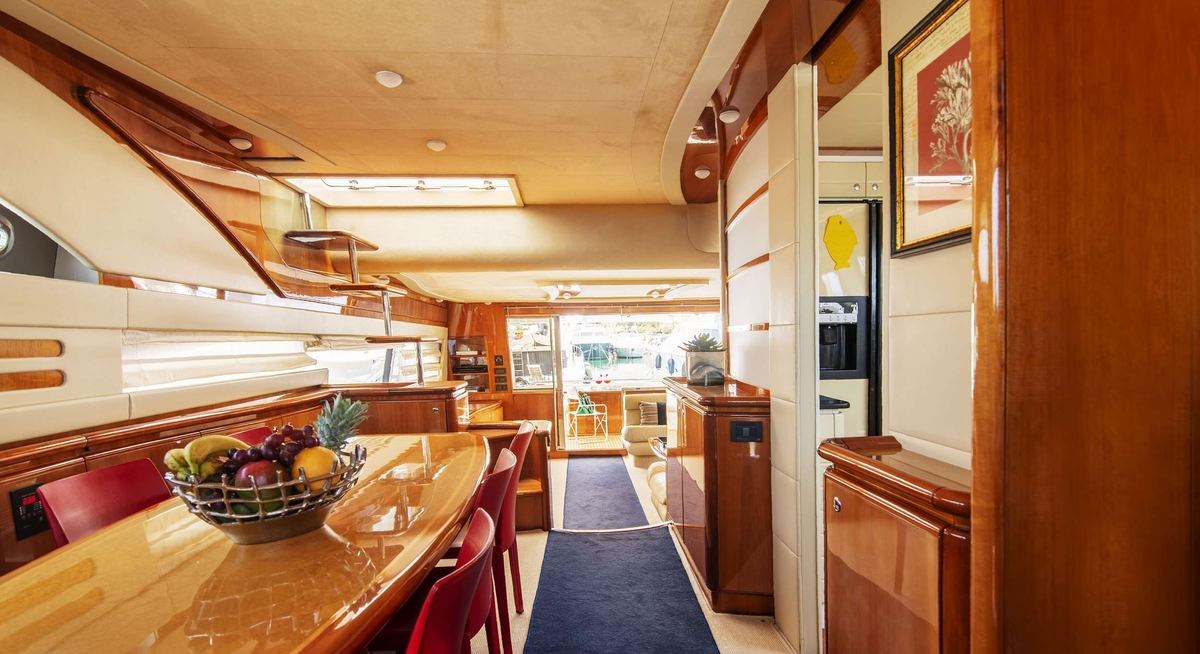 VENTUS 21 yacht charter 5