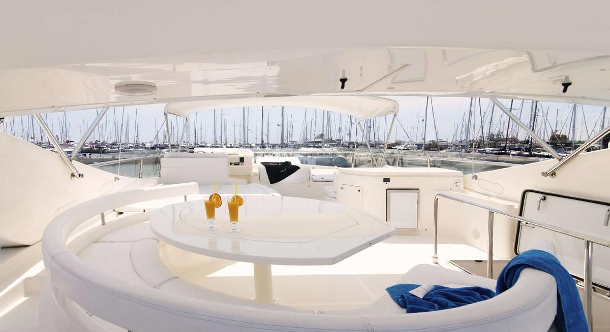 VENTUS 21 yacht charter 2