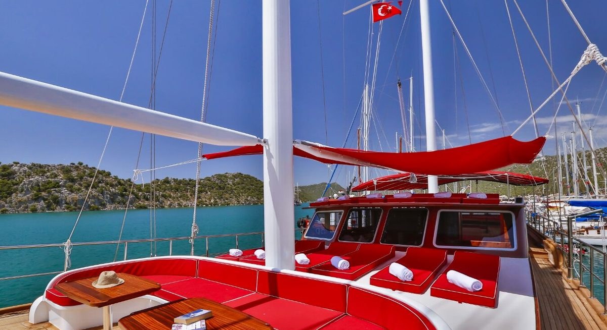 VICTORIA yacht charter 2