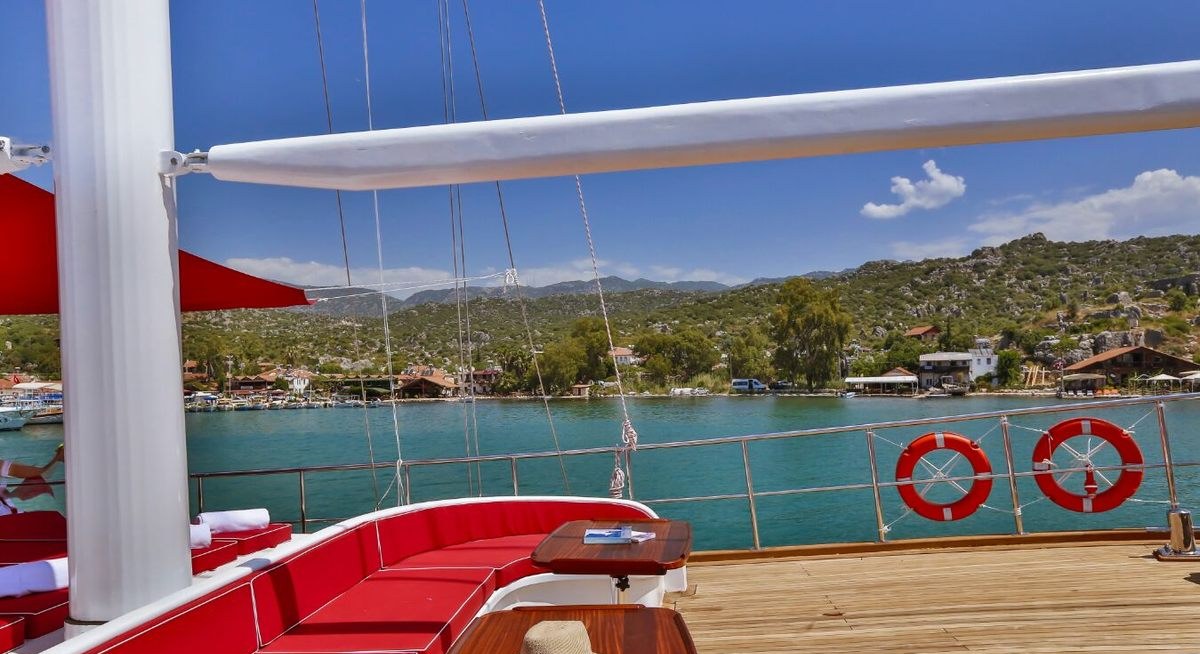 VICTORIA yacht charter 3