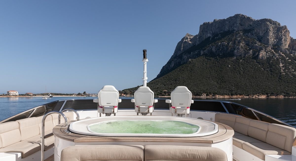 VIRTUE yacht charter 2