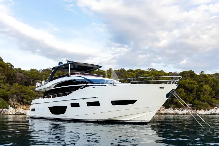 VISTA yacht charter 1