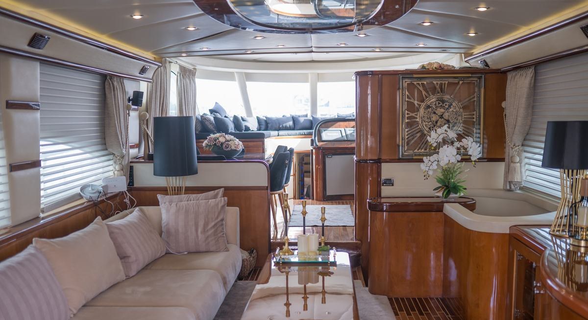 VIVA LOLA yacht charter 2