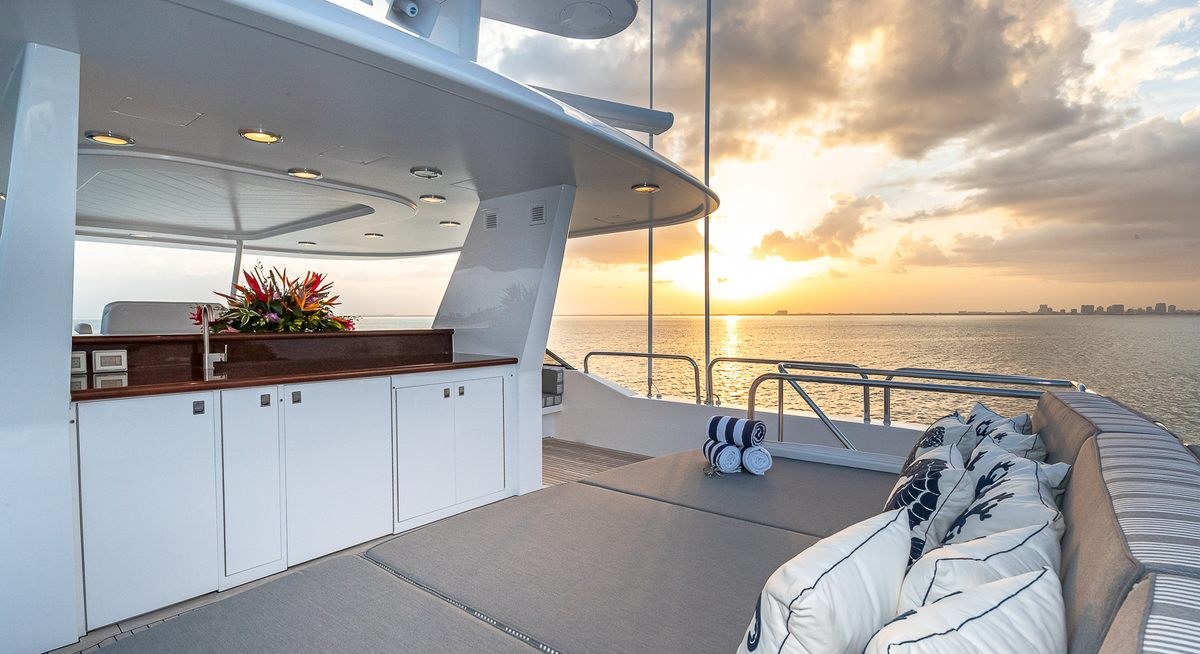 VIZIATA yacht charter 4