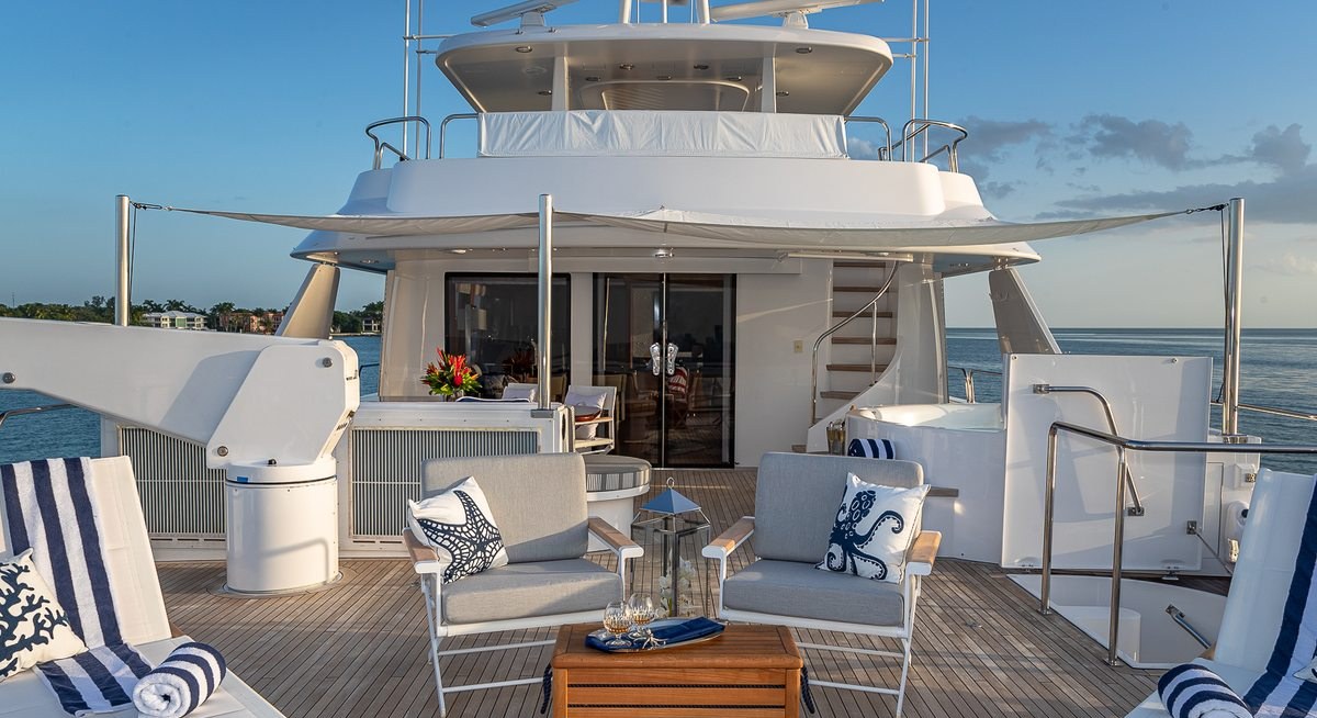 VIZIATA yacht charter 3