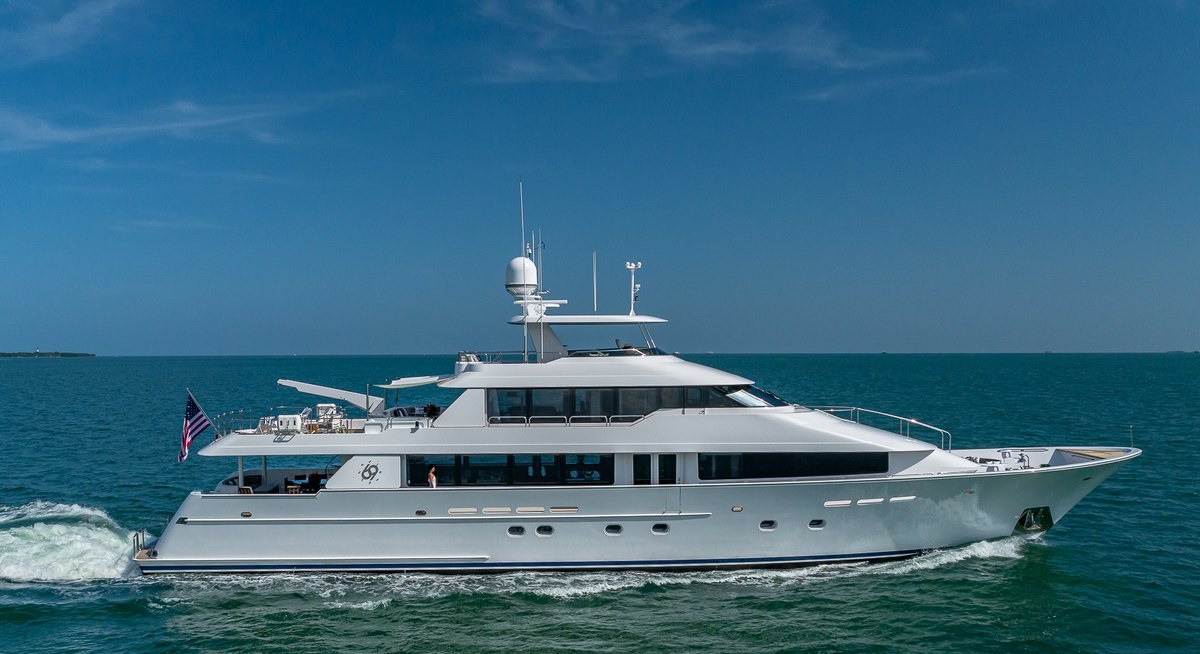 VIZIATA yacht charter 1
