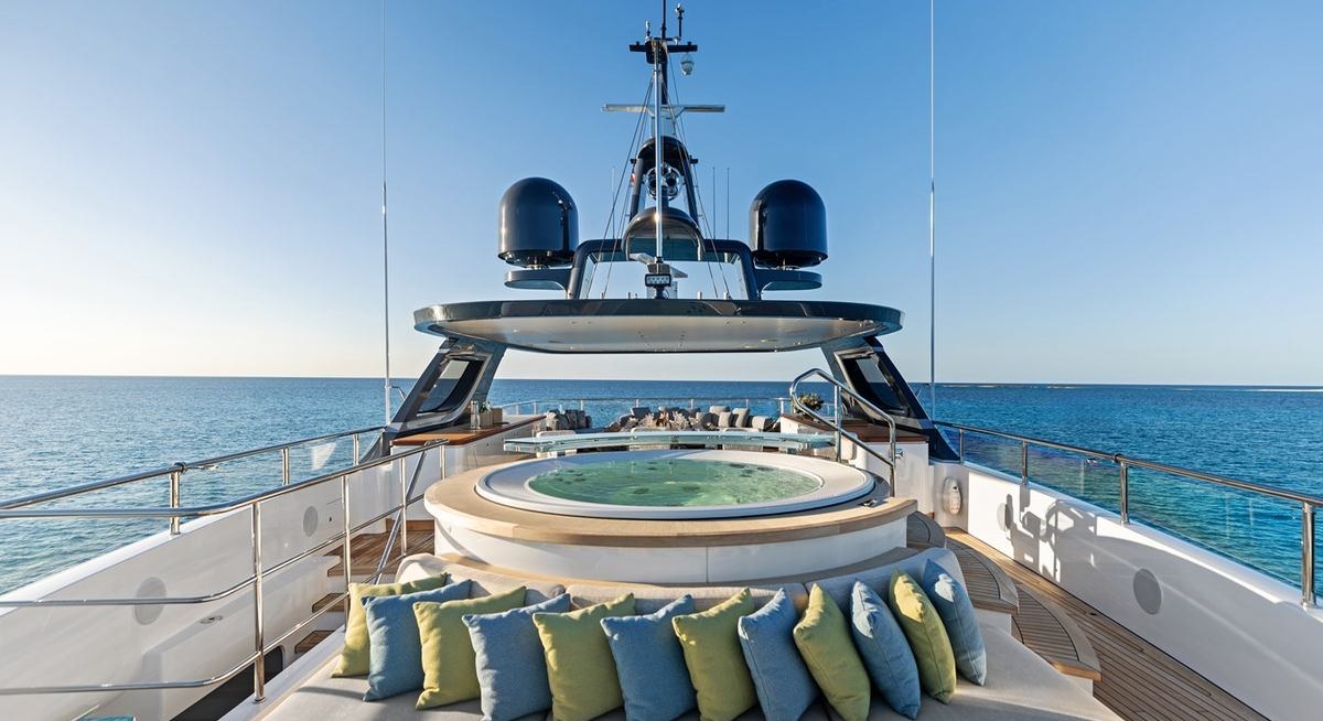 WAVE yacht charter 3