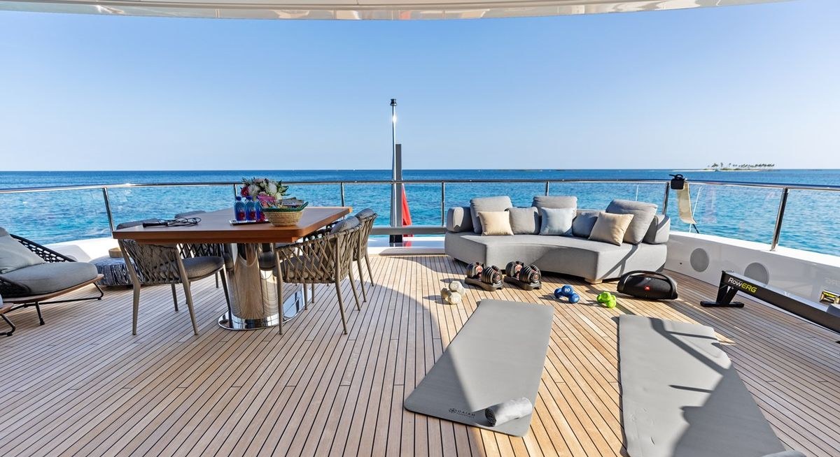 WAVE yacht charter 4
