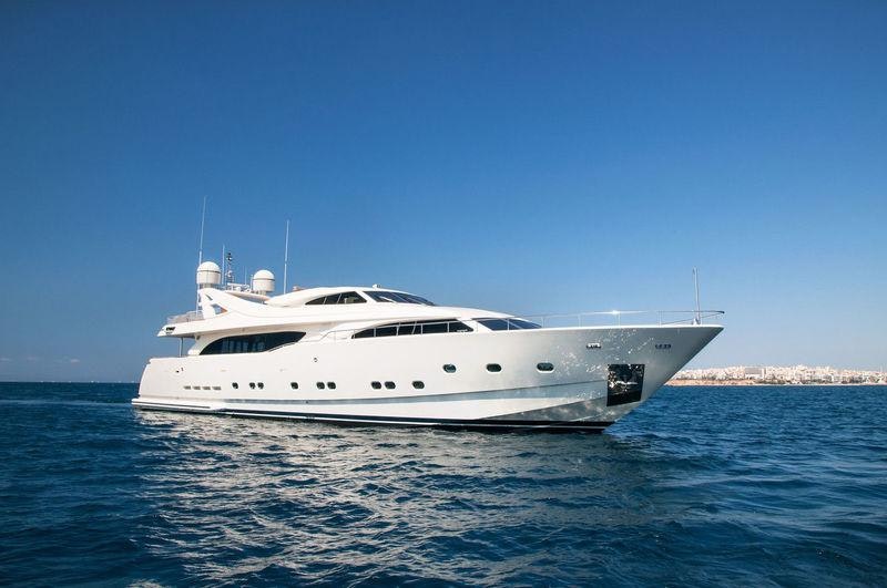 WHISPER V yacht charter 1