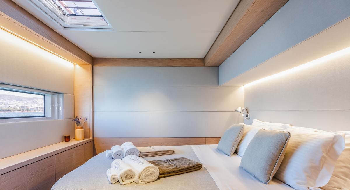 WHITE CAPS yacht charter 4