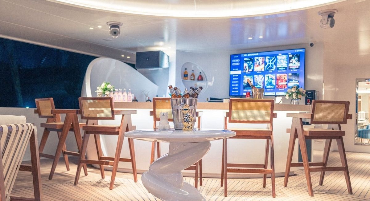 WHITE PEARL yacht charter 3