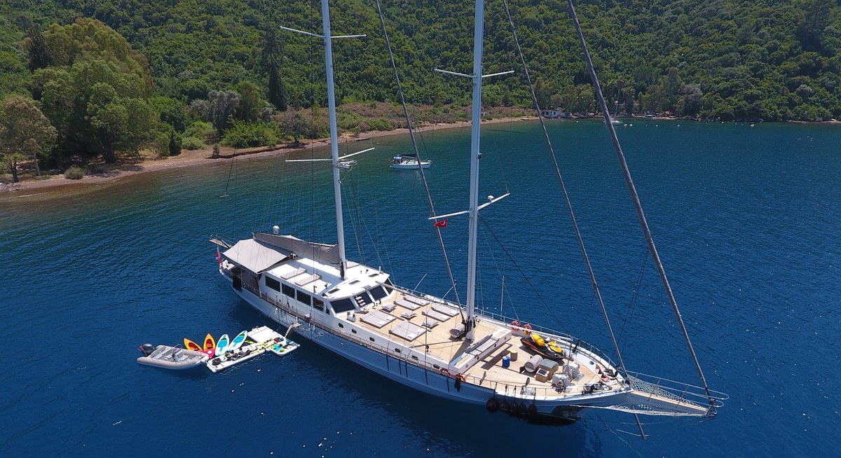 WHITE SOUL yacht charter 1