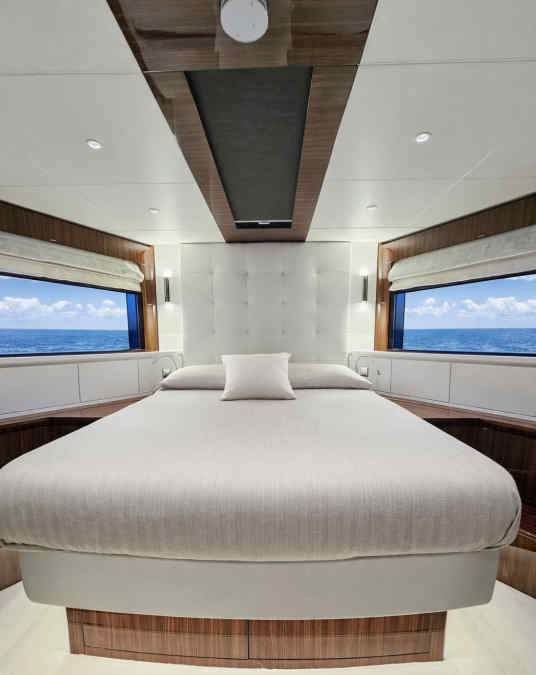 X SEVEN yacht charter 2