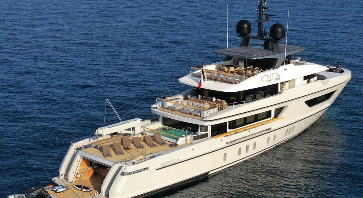 X yacht charter 1