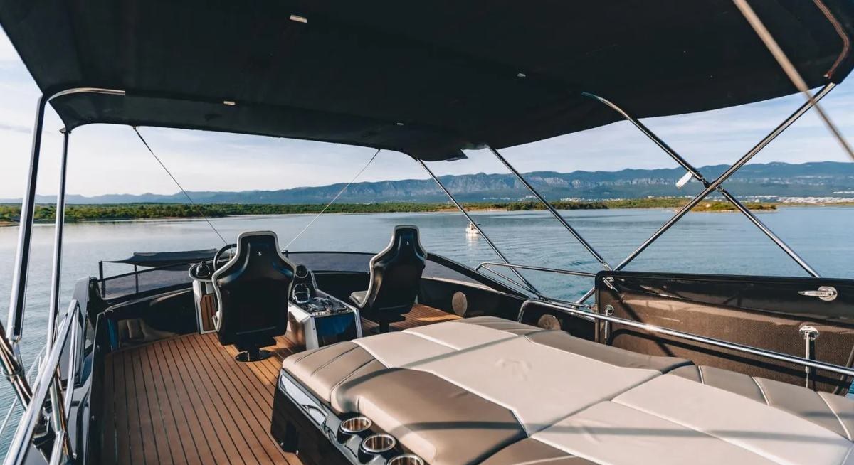 X2 yacht charter 3