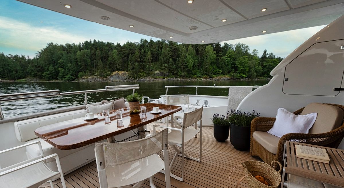 XUMI yacht charter 4