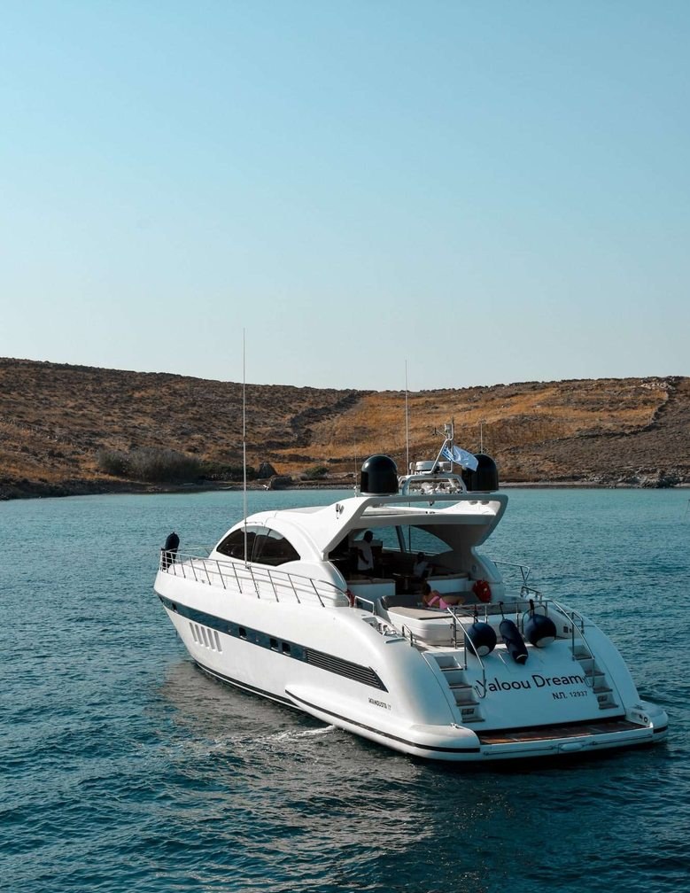 YALOOU DREAM yacht charter 3