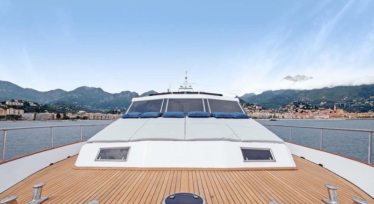 ZAFFIRO yacht charter 2
