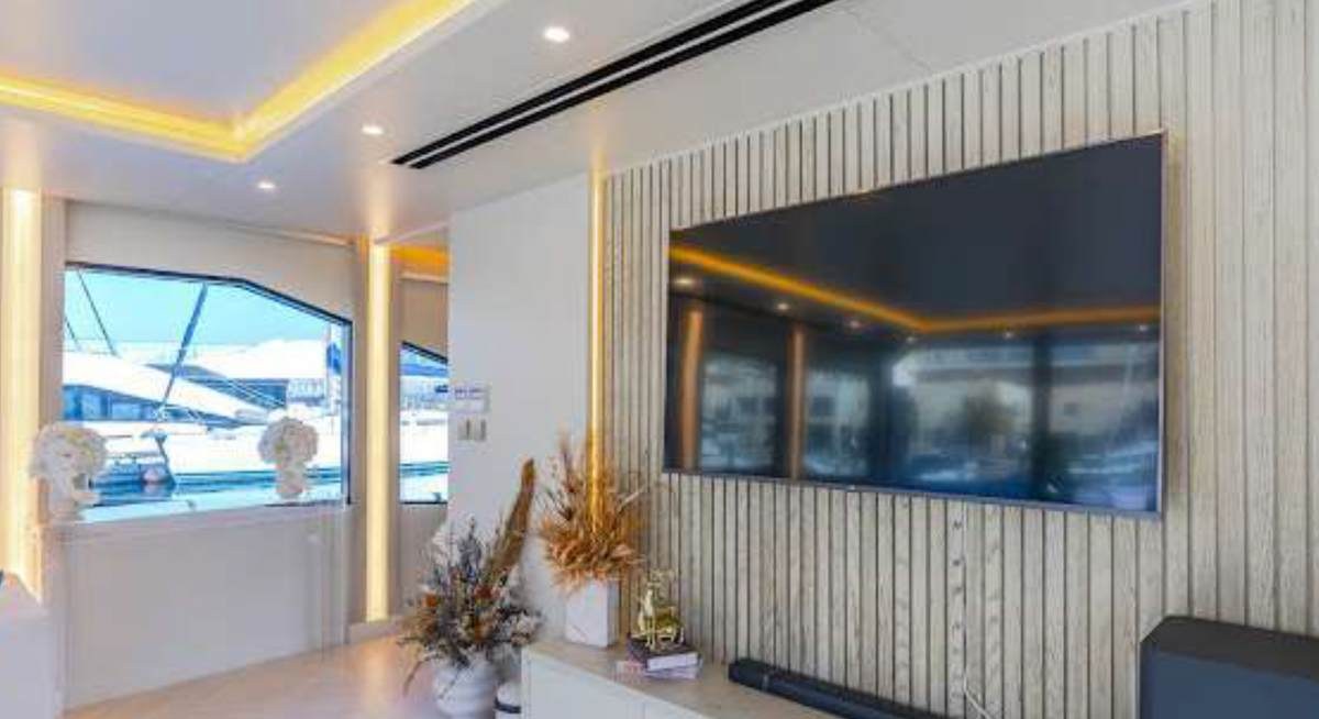 ZAYA yacht charter 5